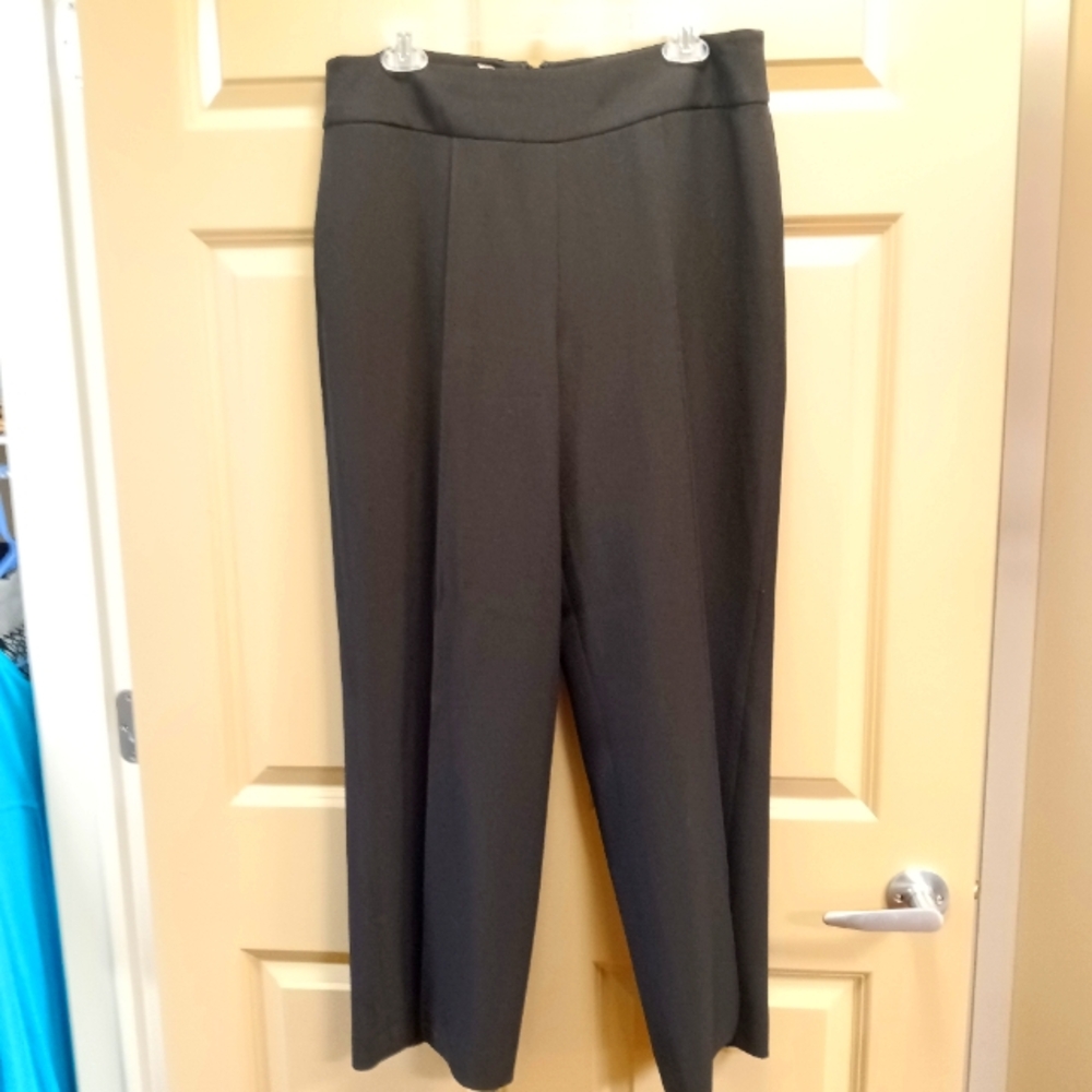 Tahari - Arthur s Levine Black Slacks-size 12